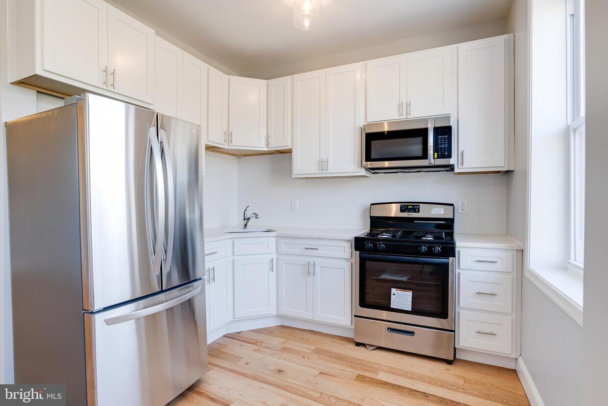 Foto principal - 2323 Whittier Ave