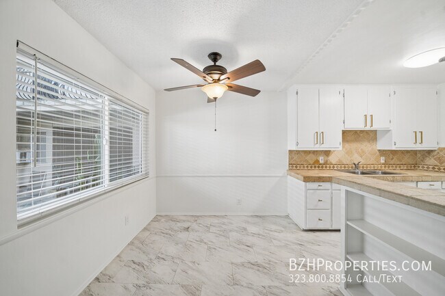 Foto del edificio - 7209 Willoughby Ave