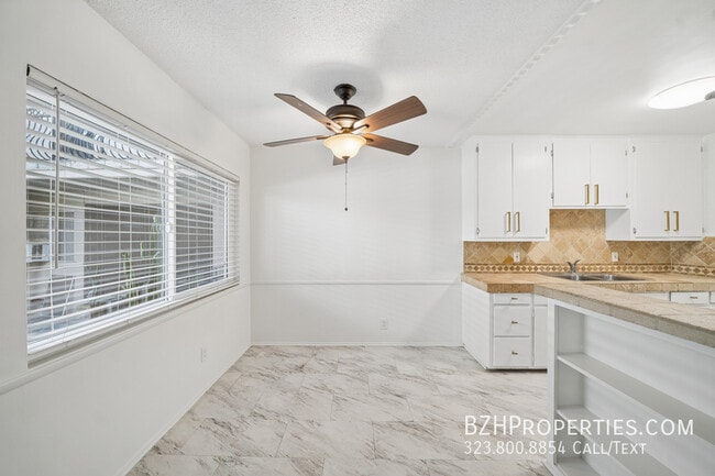 Building Photo - 7209 Willoughby Ave