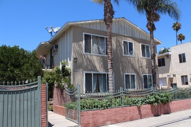 Foto del edificio - 6257 Kester Ave