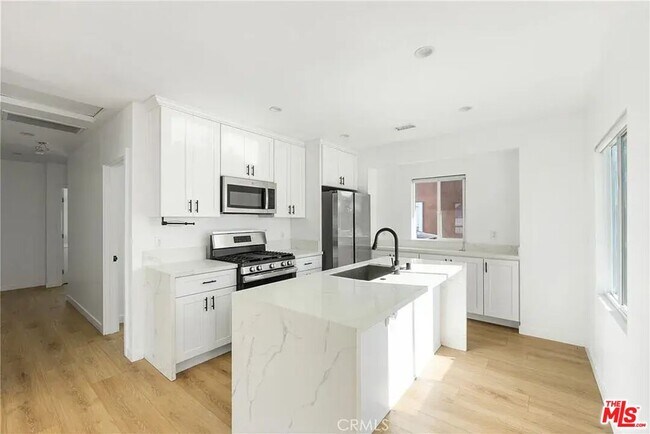 Foto del edificio - 935 E Fairview Blvd