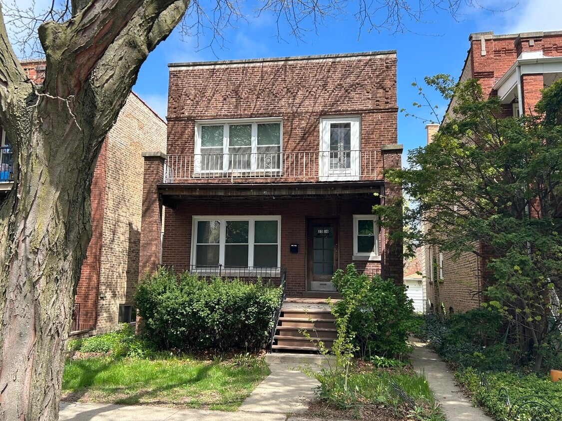 Primary Photo - 2516 W Hutchinson St