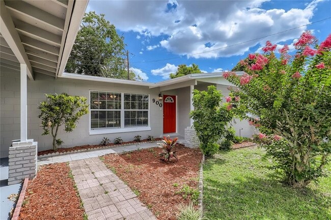 Building Photo - 900 Iron Oak Dr