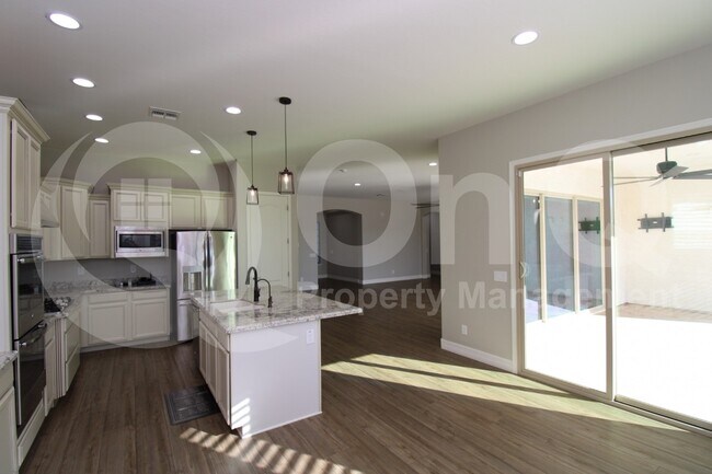 Building Photo - 3835 E Carob Dr