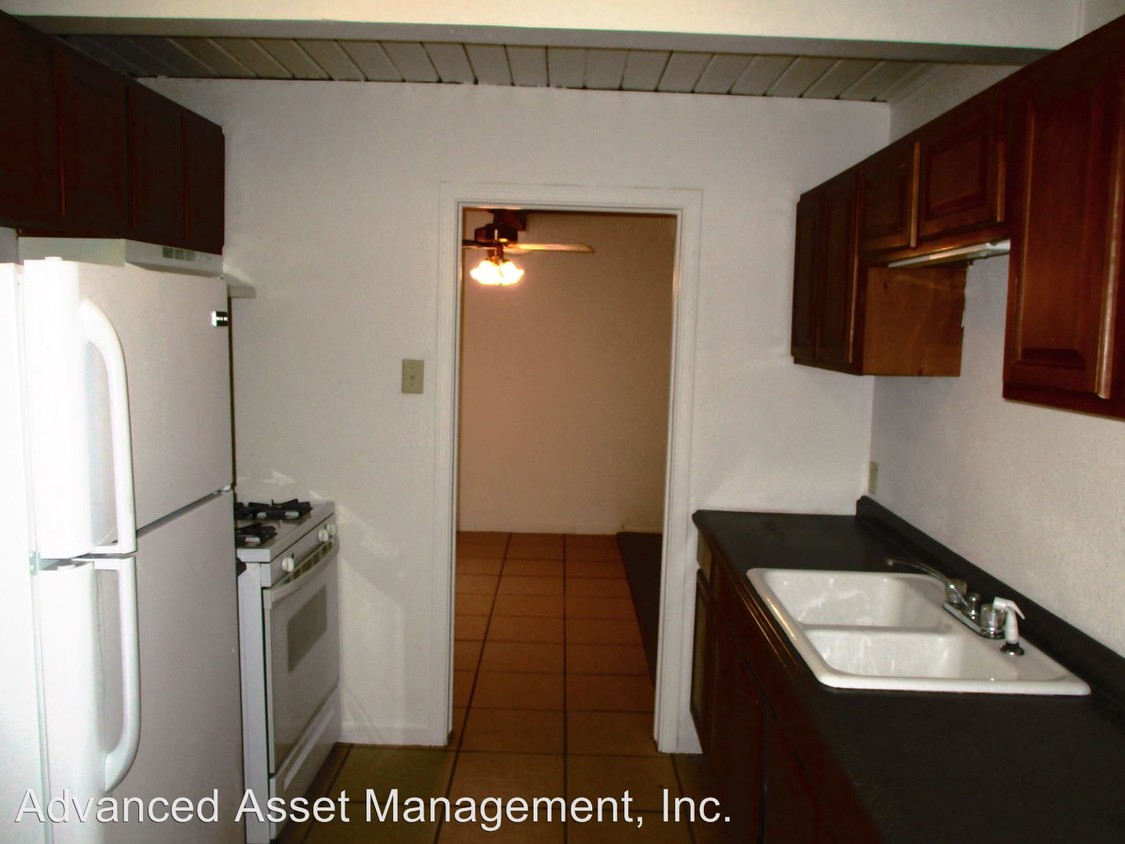 Building Photo - 815 Southworth Dr