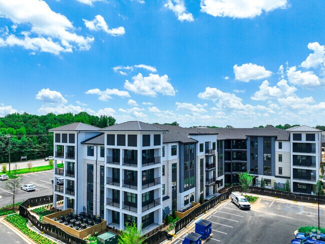 Foto del edificio - District South Apartments & Townhomes