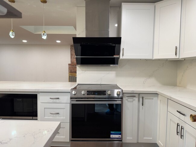 Building Photo - CLICK "REQUEST A TOUR" NOW!