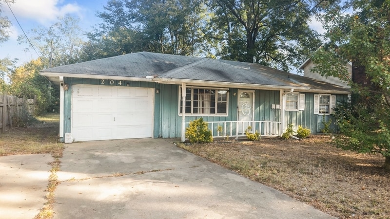 Primary Photo - 204 Truman St