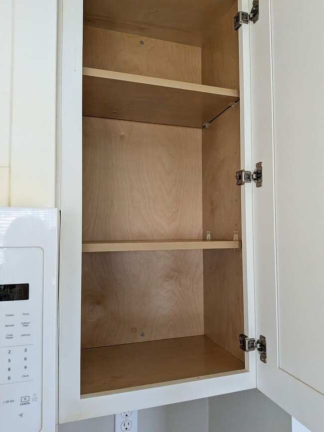 Building Photo - Mira Mesa Apartment New Salem