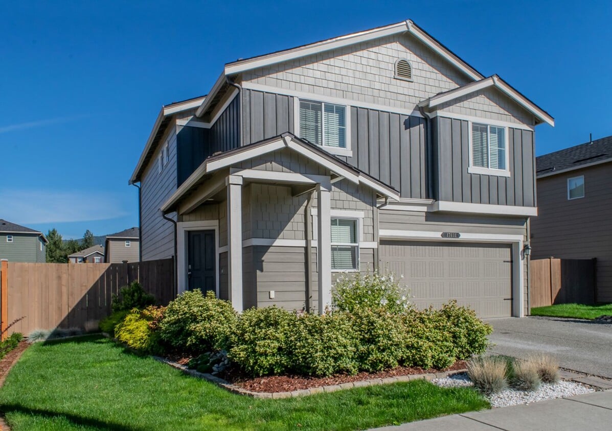 17601 Oak St, Granite Falls, WA 98252 House Rental in Granite Falls