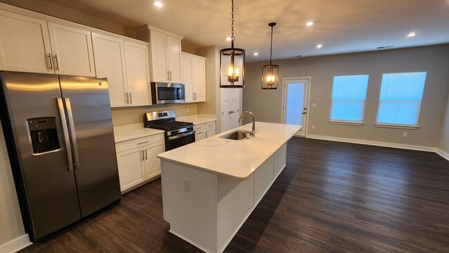 Building Photo - Laurel Creek Reserve- 2.5 Miles from Downt...
