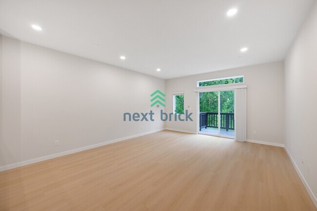 Foto del edificio - Spacious 3-Bedroom Townhouse Retreat with 3 Full Baths in Bothell - 1,551 Sq. Ft. of Modern Comfort!