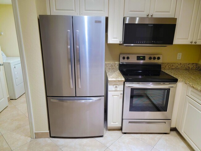 Foto del edificio - 6652 W Sample Rd