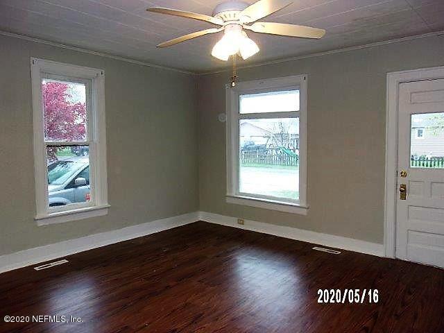 Building Photo - 401 Stark St