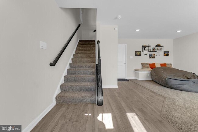 Building Photo - 8805 Mimosa Ave