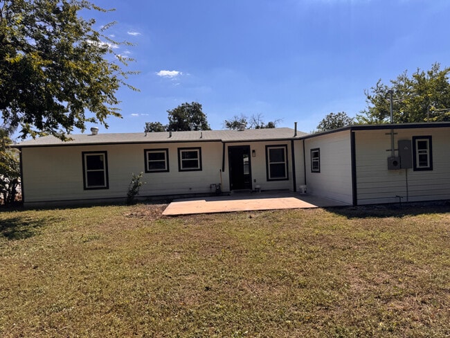 Photo - 331 Longview Dr House