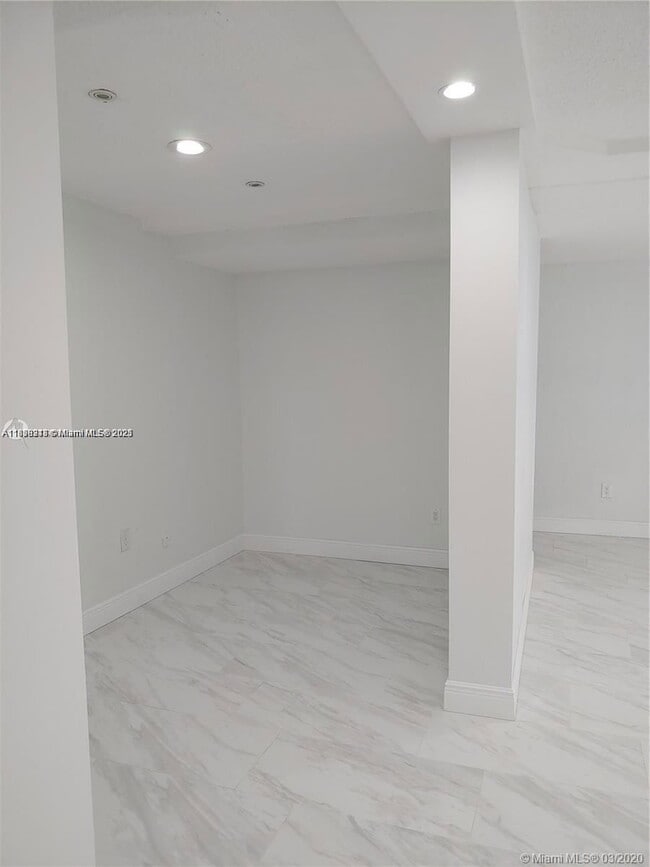 Foto del edificio - 6424 Collins Ave