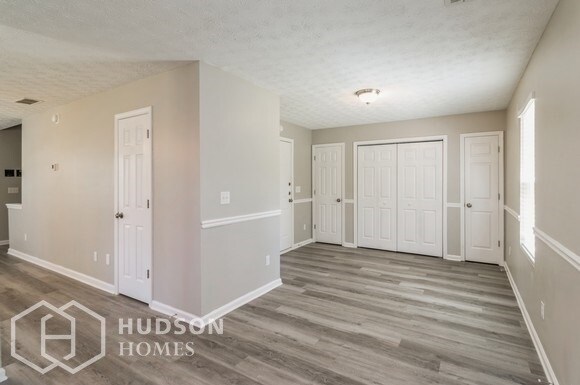 Building Photo - 101 Pin Oak Trail