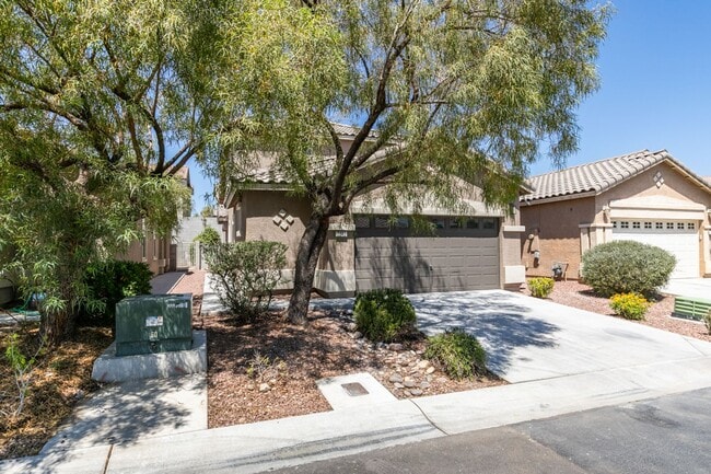 Building Photo - Wonderful two-story single-family house