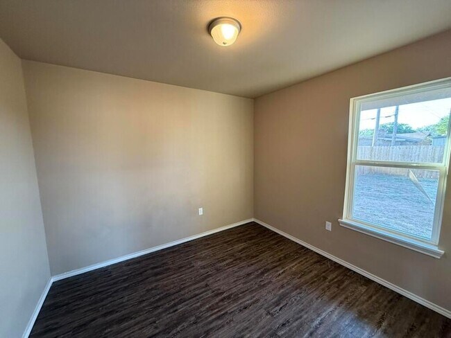 Foto del edificio - 3108 E Cornell St