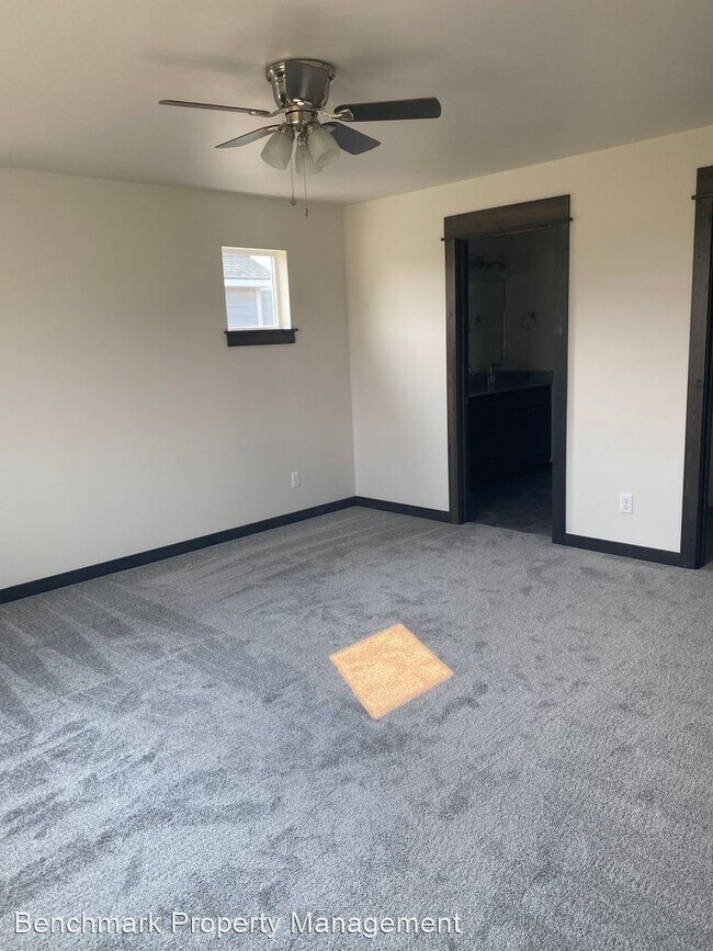 Building Photo - 3 br, 2 bath House - 1521 Oakwood Drive