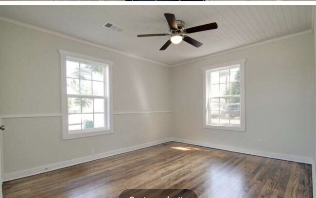 Foto del edificio - Stunning Newly Renovated Home Available fo...