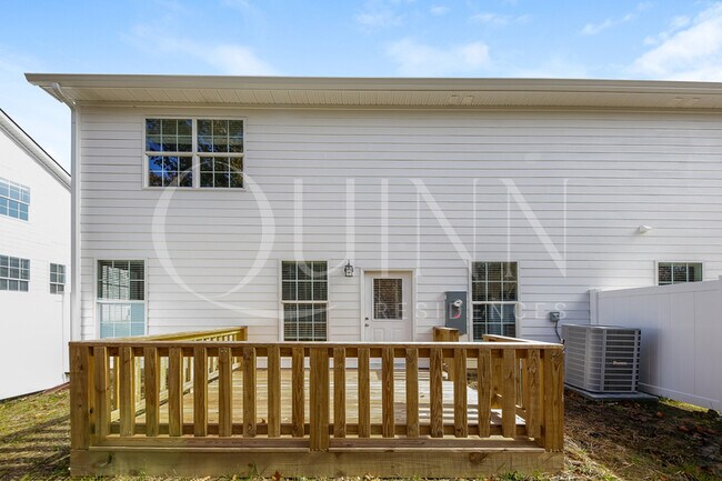 Building Photo - 2136 Miramar Circle