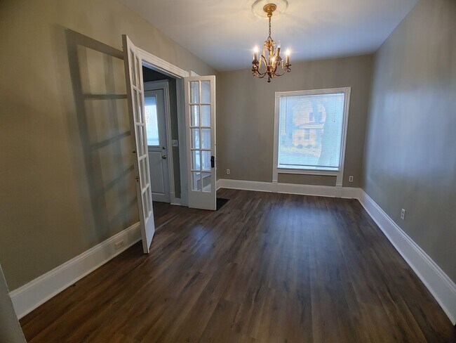Front Area - 1006 Park St