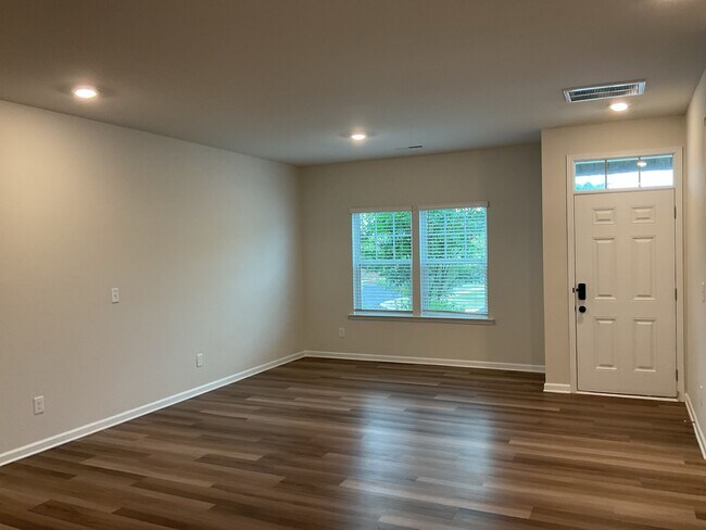 Foto del edificio - 430 Sagecroft Ln