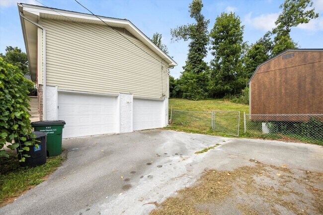 Foto del edificio - 4015 Shady Oak Dr