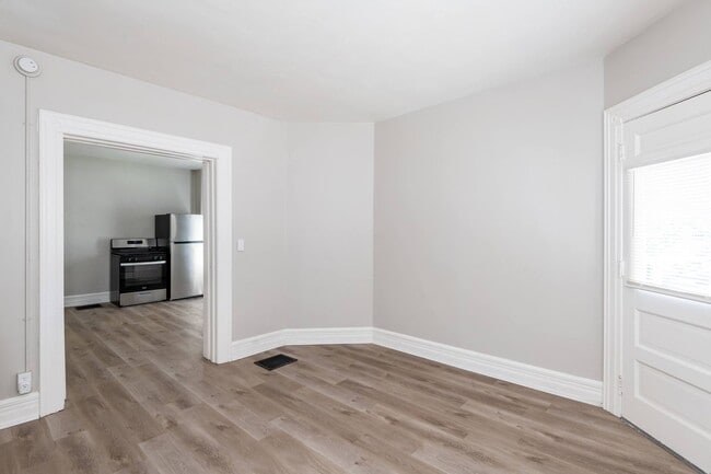 Photo - 115 E Foraker St Apartment