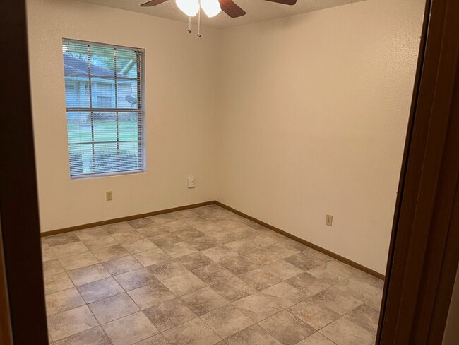 Foto del edificio - 6064 Bedford Dr