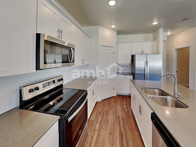 Building Photo - 4316 N Poplar St