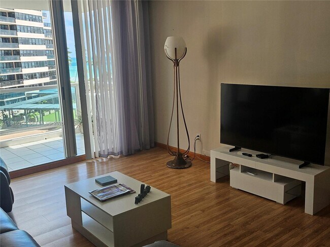 Building Photo - 5161 Collins Ave