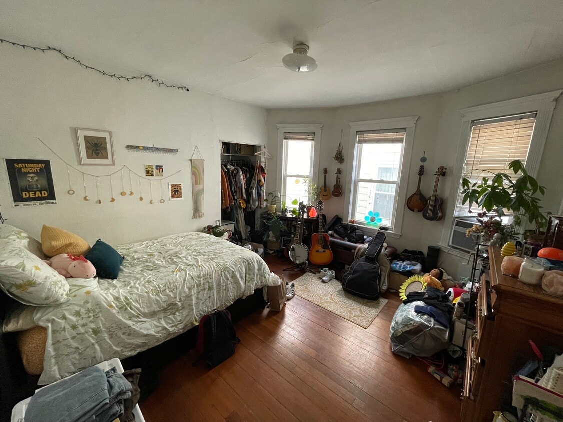 Primary Photo - 290 Summit Ave