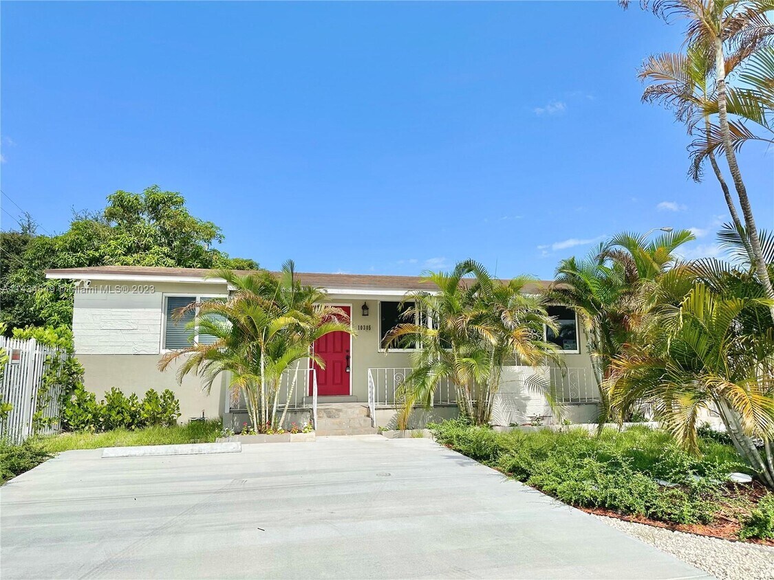 Primary Photo - 10305 NW 35th Ct
