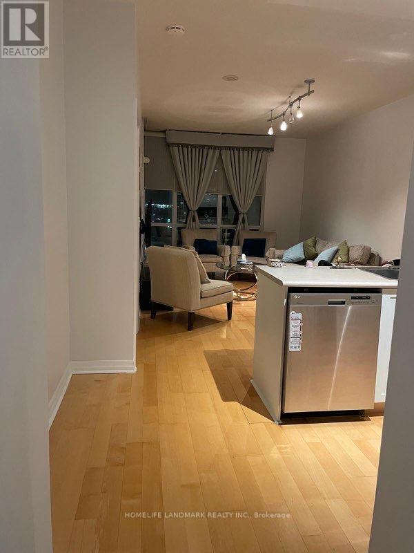 Photo du bâtiment - 3939 Duke of York Blvd