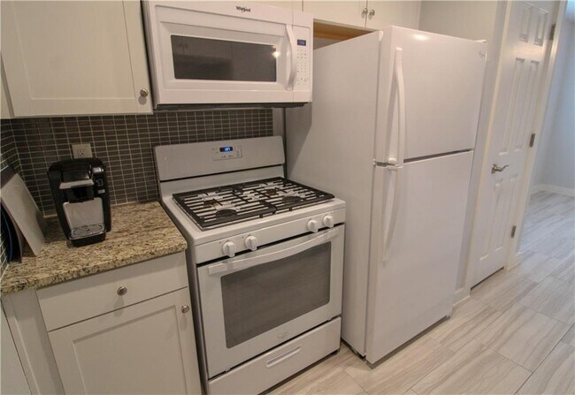 Building Photo - 2101 Lemon Dr