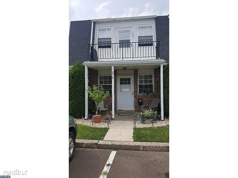 Primary Photo - 2 br, 1 bath Townhome - 271 Washington Square