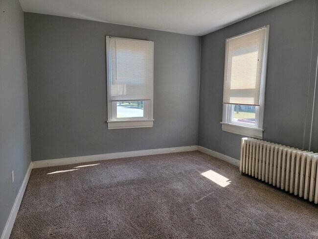 Building Photo - 205 W Carpenter Ave