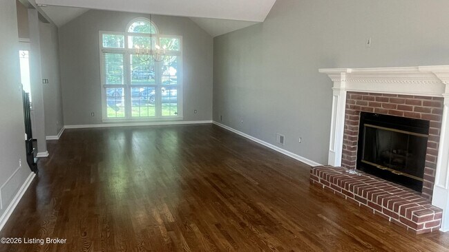 Foto del edificio - 402 Trinity Hills Ln