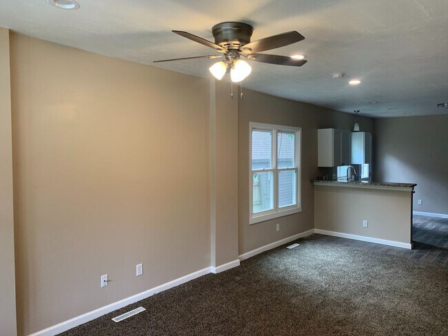 Foto del edificio - 321-321 Caroline St