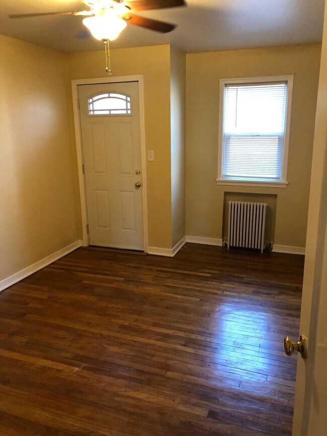 Bedroom - 104 S Oak St