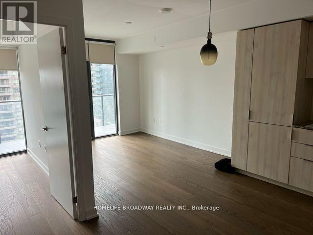 Photo du bâtiment - 11 Wellesley St W