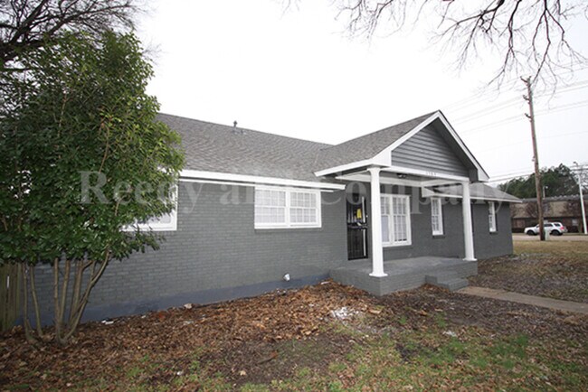 Building Photo - 1703 Goodhaven Dr