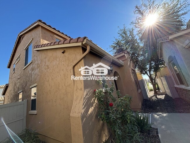 Building Photo - 1933 W Davis Rd