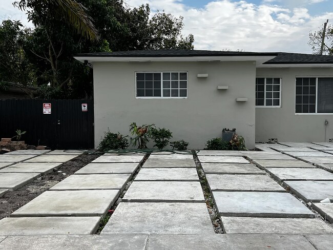 Building Photo - 780 NW 141st St