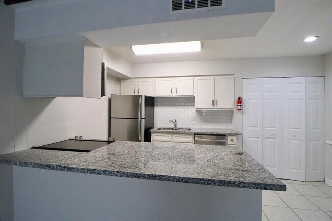 Building Photo - 5929 Queensloch Dr