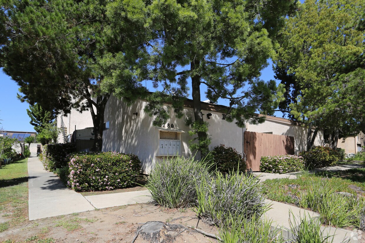 Primary Photo - 8780 Mira Mesa Blvd