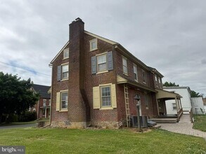 Building Photo - 4 Covered Bridge Rd